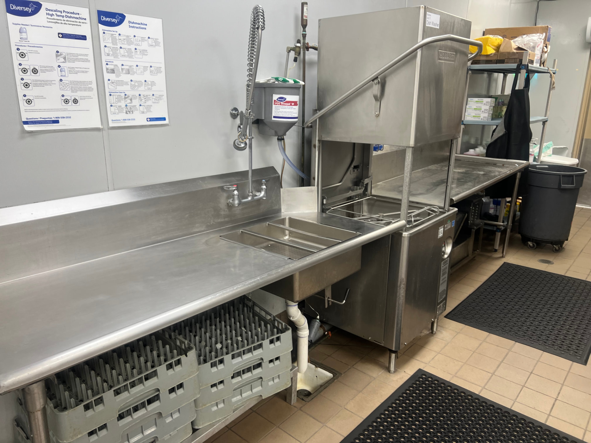 Stainless dish pit with high-temperature dishmachine and three-compartment sink